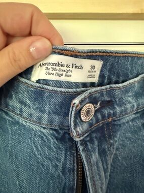 Abercrombie & Fitch Ultra High Rise 90s Straight Jeans - Blue